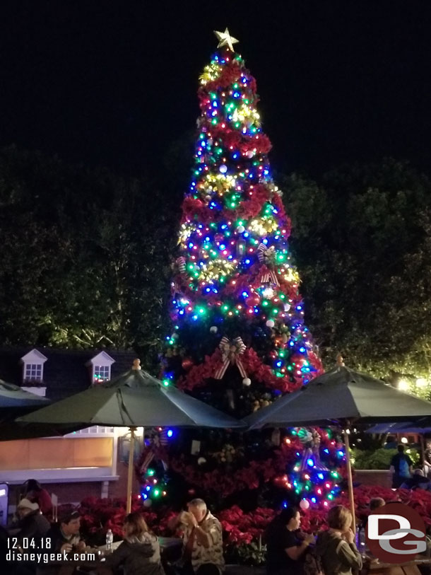 The tree near the American Adventure was having some light issues.