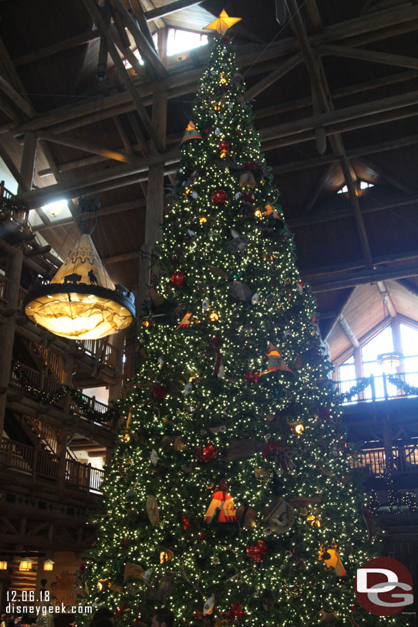 A look around the main lobby of the Wilderness Lodge at the Christmas decorations on the next several pages.