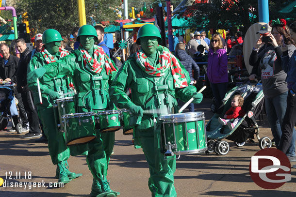 Green Army men drum corps on the move.