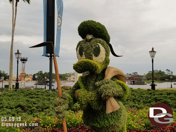 Donald Duck topiary.