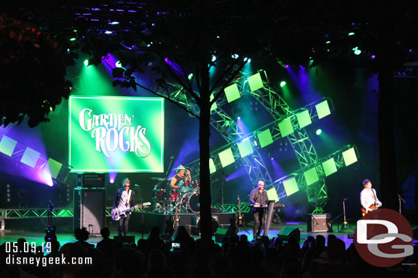 A Flock of Seagulls performing.