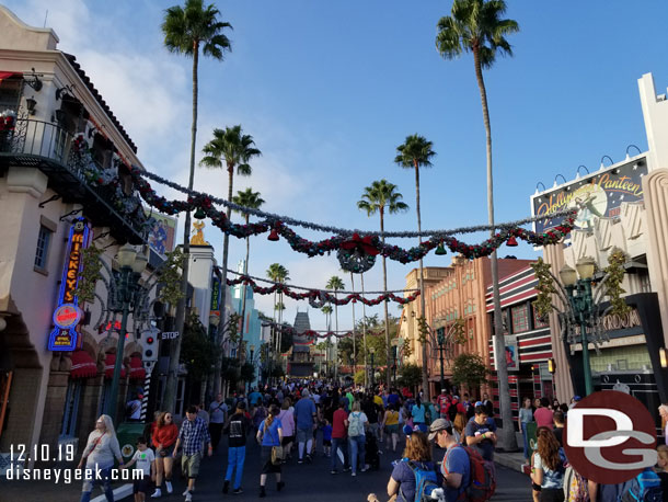 8:37am - Made it onto Hollywood Blvd.  The rest of my group is at the ticket window exchanging AP vouchers still.