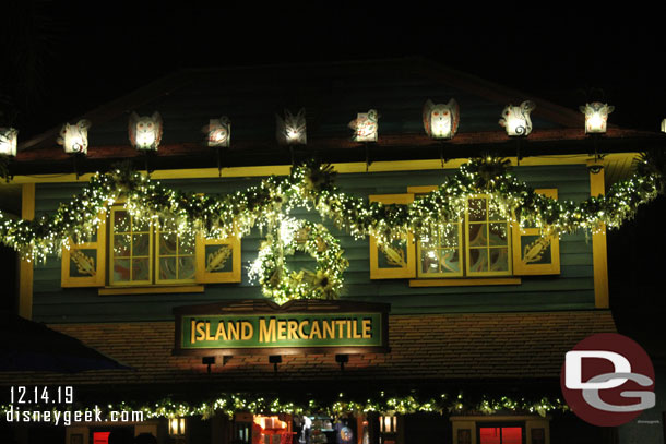 7:30pm.. arrived at Disney's Animal Kingdom Discovery Island 30 minutes before park closing.