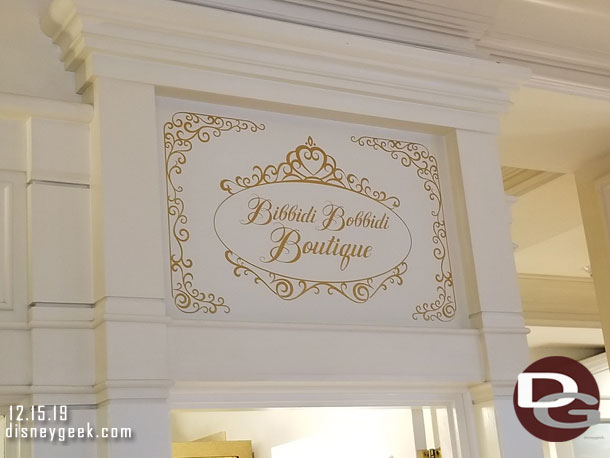 A Bibbidi Bobbidi Boutique is on the second floor.