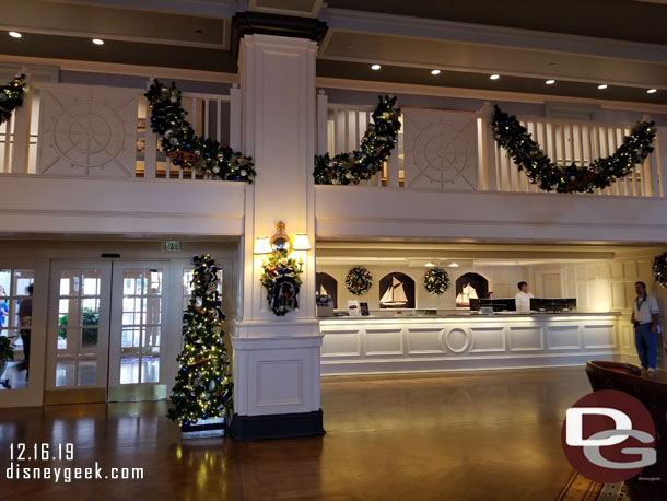 A look around the lobby at some of the other decorations.