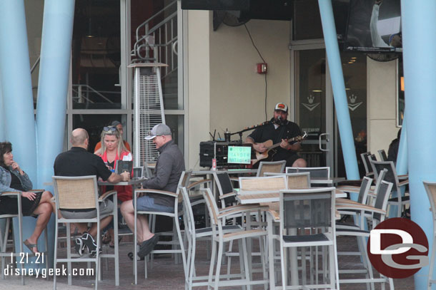 A performer at Splitsville.