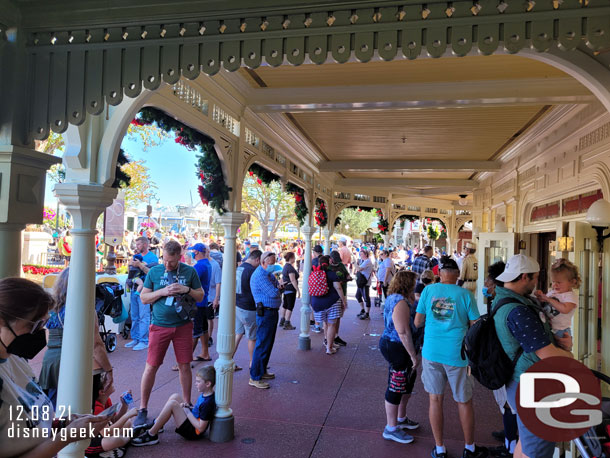 Decided to grab a hot dog from Casey's.. all these guests are waiting for their mobile order to be called.