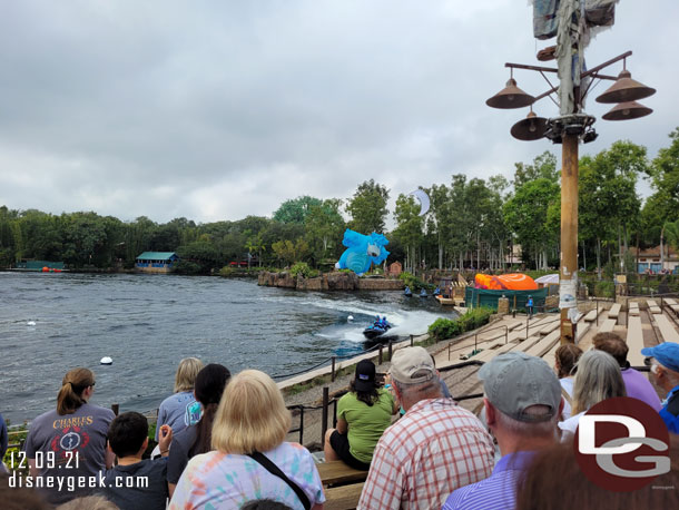 The kites landed/crashed into the empty seating area next to where I was sitting.  Here are a series of shots of Baloo coming in after his performance.