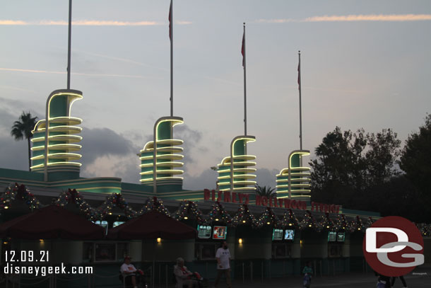 About a 30 minute travel time from International Gateway to the park entrance this evening.