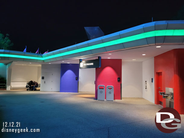 The restroom buildings around Spaceship Earth have a light ring on the top that changes with the show.