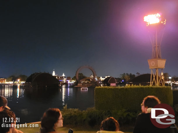 9:30pm - Ended up near Disney Traders.  This spot looked reasonable.. as luck would have it the group next to me moved so I was able to shift to the left and get the hedge mostly out of my way.