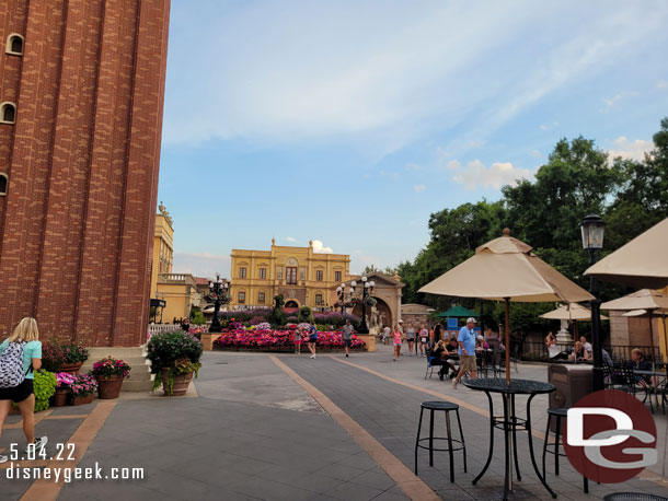 The Lady and the Tramp Topiaries in Italy