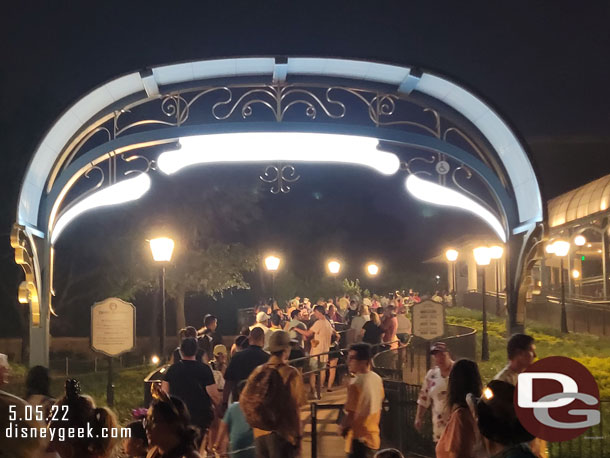9:24pm - The Skyliner queue was filling quickly, but the overflow area off to the left was not full yet.