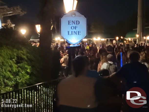 9:33pm - The Skyliner queue was making its way up the walkway toward the Beach Club