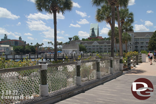 1:18pm - Picked up the food and walking back to the Boardwalk, passing by the Yacht Club (just missed the boat so have to walk or wait).