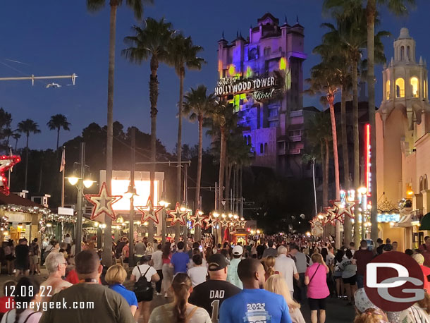 6:00pm - The crowd as Sunset Seasons Greetings is about to begin.