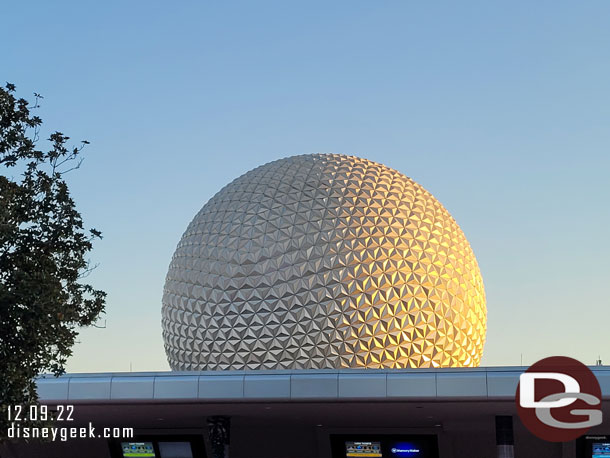 5:08pm - Arrived at the front entrance of Epcot