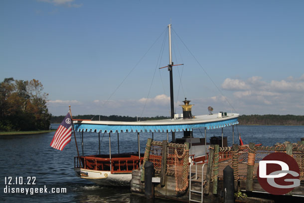 1:42pm - Our boat arrived.