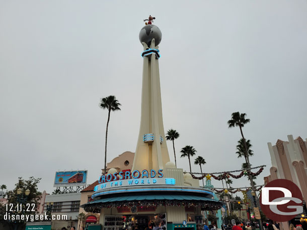 7:57am - Arrived on Hollywood Blvd. They have already let early entry go.