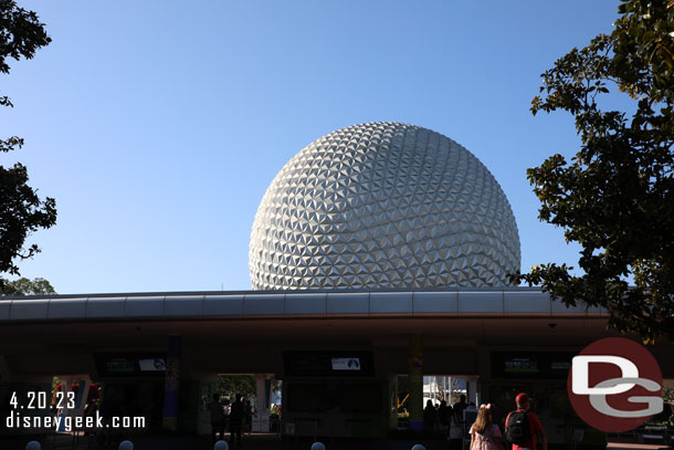 8:50am - Through security and on my way to enter the park.