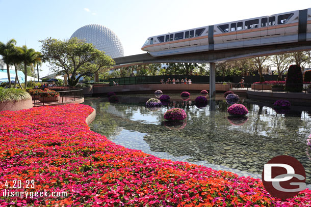 Monorail Peach passing by.