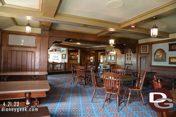 Decided to eat an early lunch at Columbia Harbour House to avoid the crowd and was rewarded with a quiet dining room.