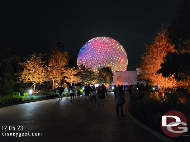 The walkway to the front of the park