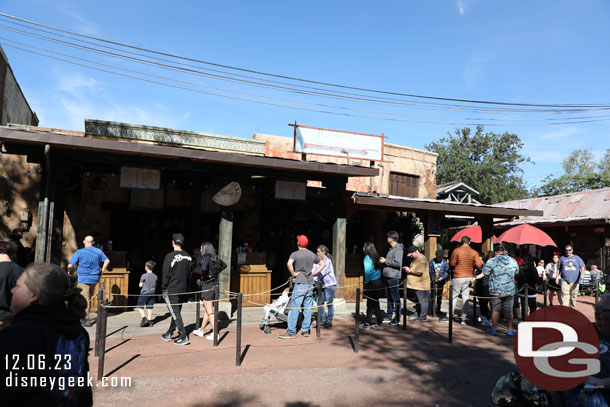 1:08pm - A fairly short queue at the quick service location.