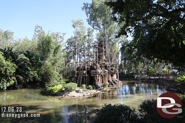 Found the gibbons, they were in the front area where the Siamang used to be.