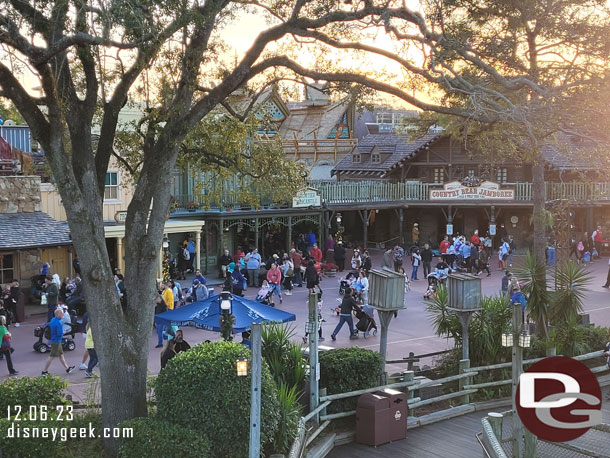 As we steamed by Frontierland you would be hard pressed to guess the season.