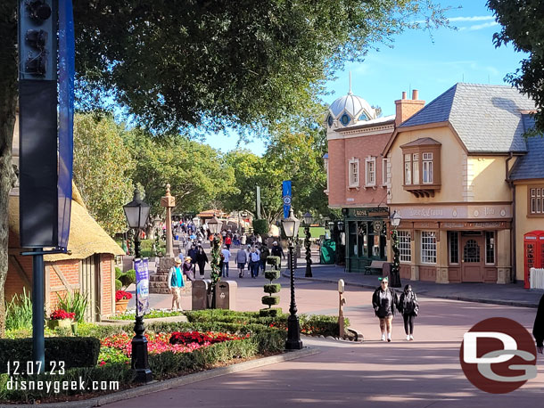 Making my way toward the front of the park as other guests are heading this way for Ratatouille most likely.