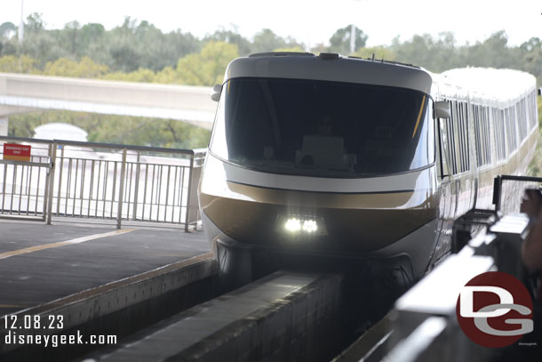 12:05pm - Monorail Gold Arriving.