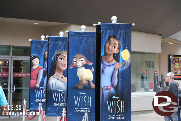 Banners promoting Wish