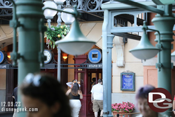 8:30am - 15 minute wait posted at park opening