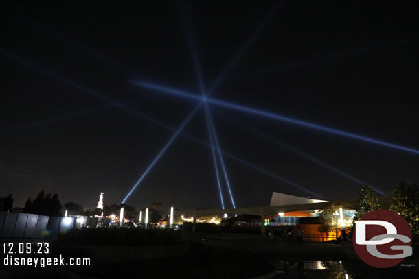 30 minutes until showtime. During the announcement the spotlights come on.