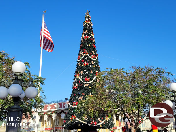 No waits at security or to enter the park.. so in Town Square at 8:34am.