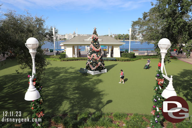 The Boardwalk lawn area and outdoor Christmas Tree