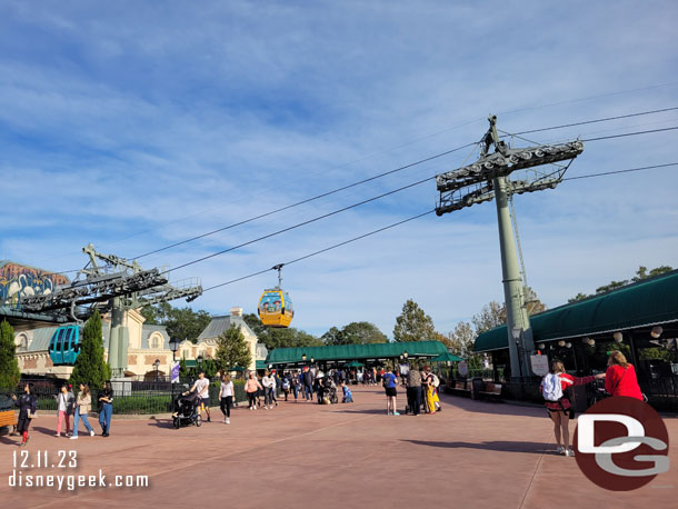 3:19pm - Arriving at the EPCOT International Gateway