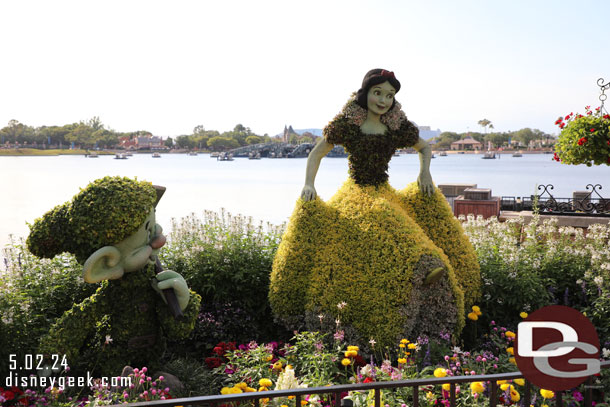 Snow White and Dopey Topiary