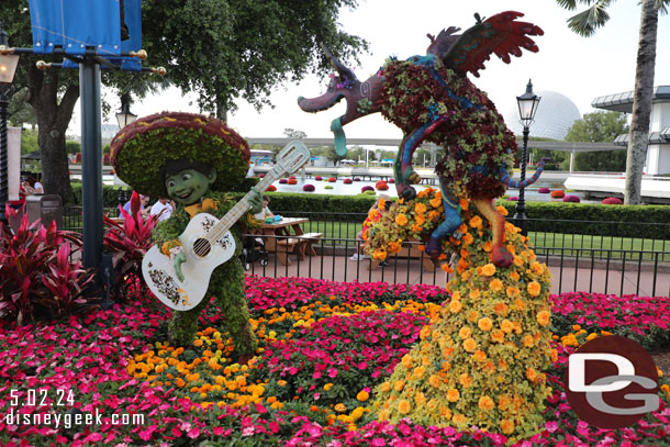 Miguel and Dante topiaries