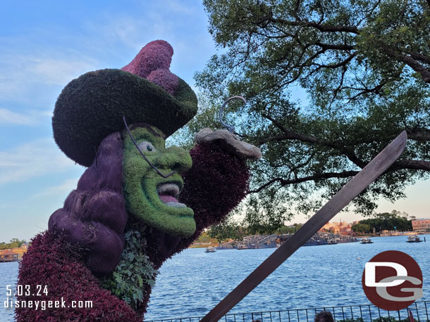 Captain Hook topiary