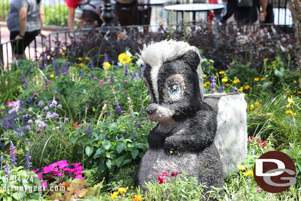 Flower topiary