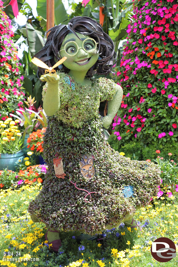 Mirabel Topiary