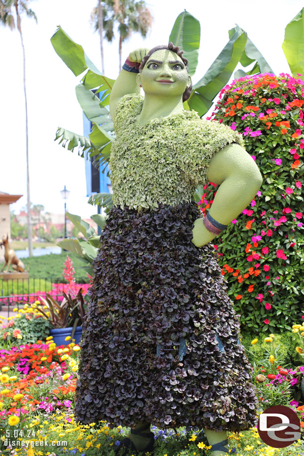 Luisa Topiary