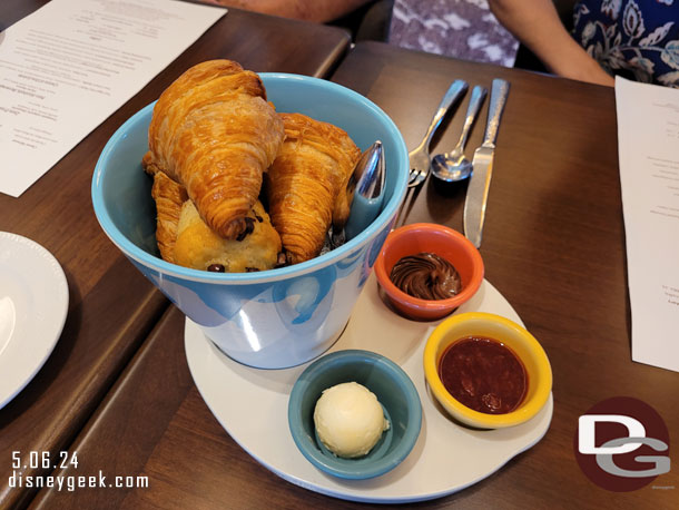 The pastry basket was great.  We had 7 people and received two on our table.