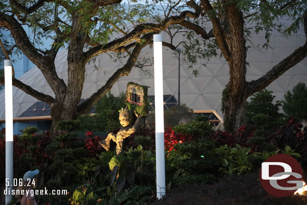 Passing by the Groot topiary