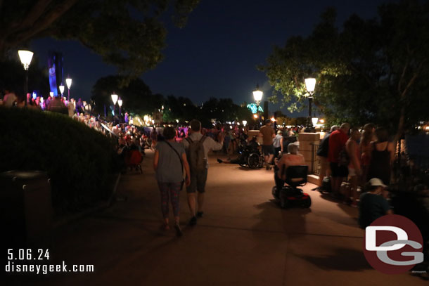 8:51pm - There was no party on the Terrace des Fleurs tonight, so  I took a walk down by the water looking for a spot.