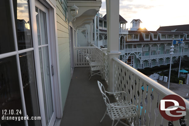 The balcony spanned the entire room.