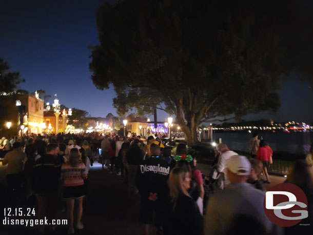 6:25pm - The standby queue the 6:45pm Candlelight with guest narrator Gary Sinise